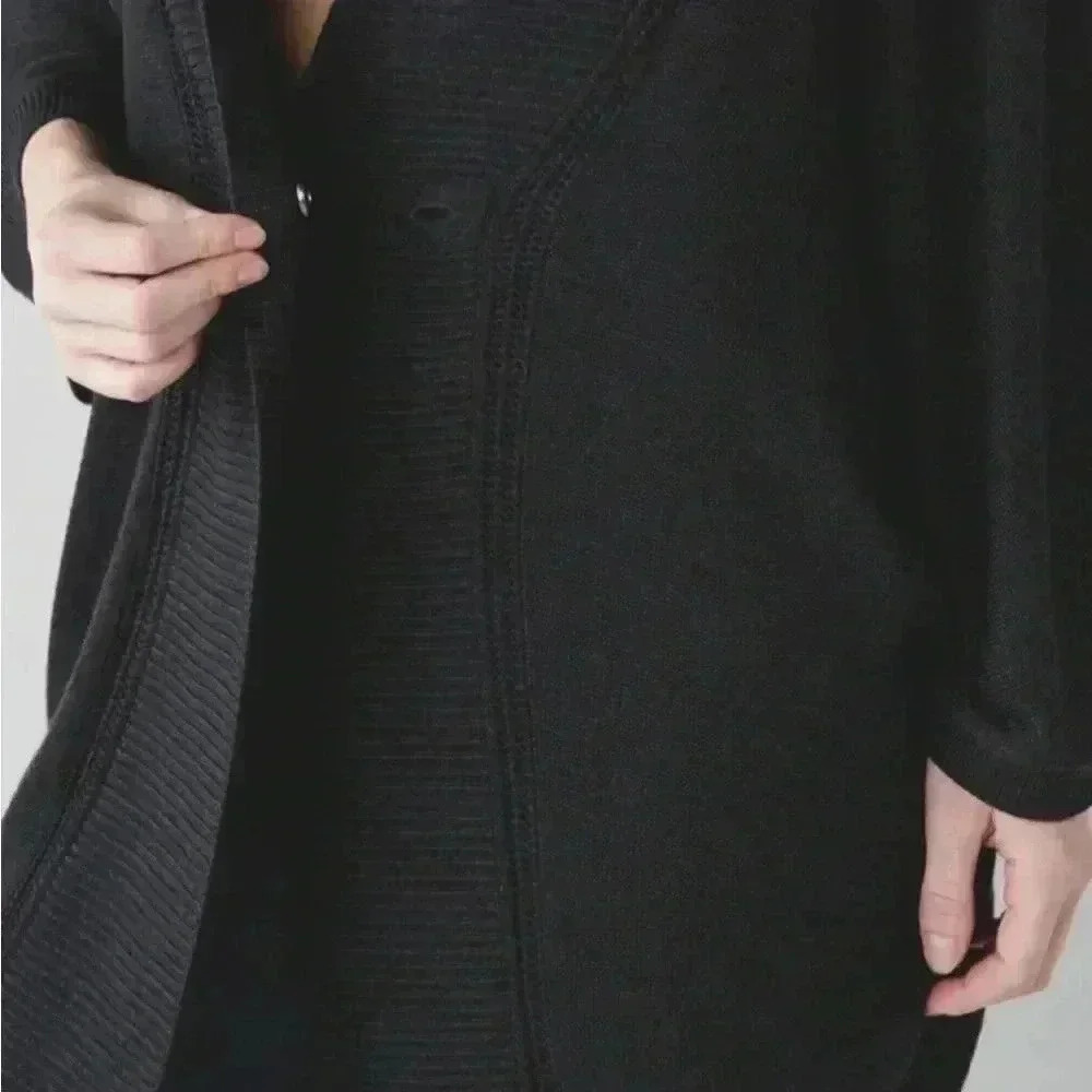 Lululemon Wrap Charcoal Size S/M - Picture 6 of 14